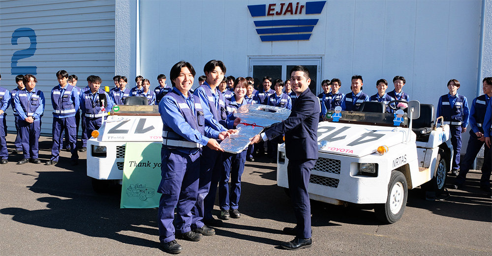 成田国際空港で活躍していたTT車が東日本航空専門学校へ 譲渡式が行われました